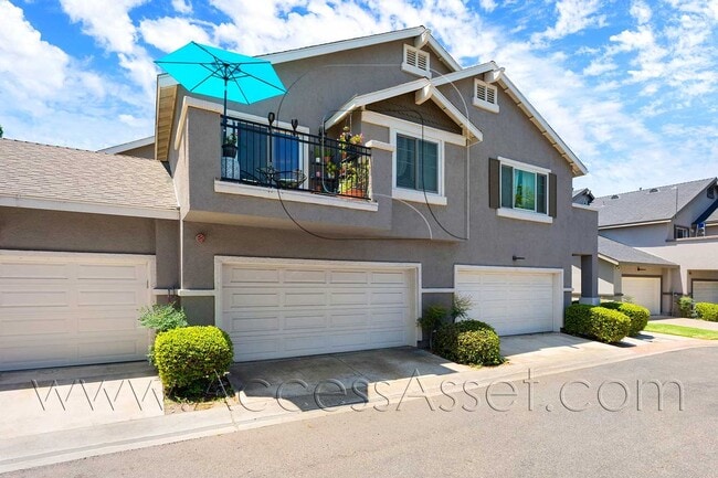 Building Photo - Thoughtfully Designed 3 Bedroom Home with Modern Everyday Comfort