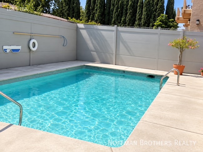 Photo - 15000 Burbank Blvd Unit 103