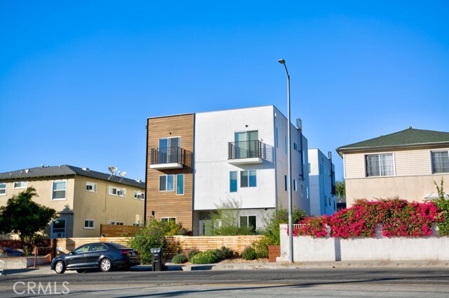 Photo - 11639 Burbank Blvd