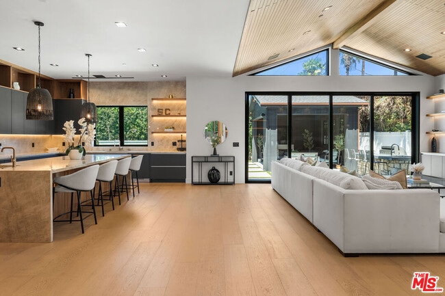 Photo - 13463 Chandler Blvd