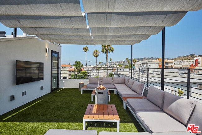 Photo - 1337 N Fuller Ave