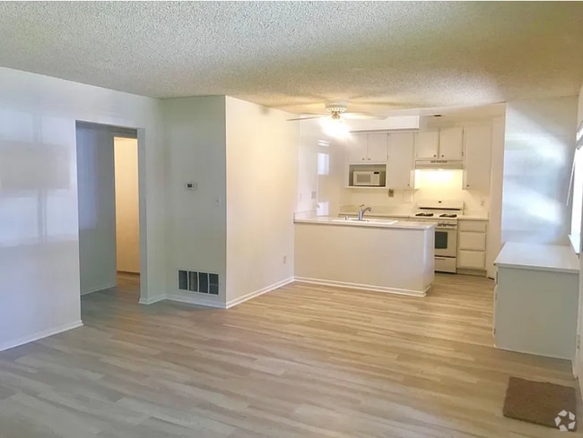 Building Photo - 3017 Knollwood Ave Rental