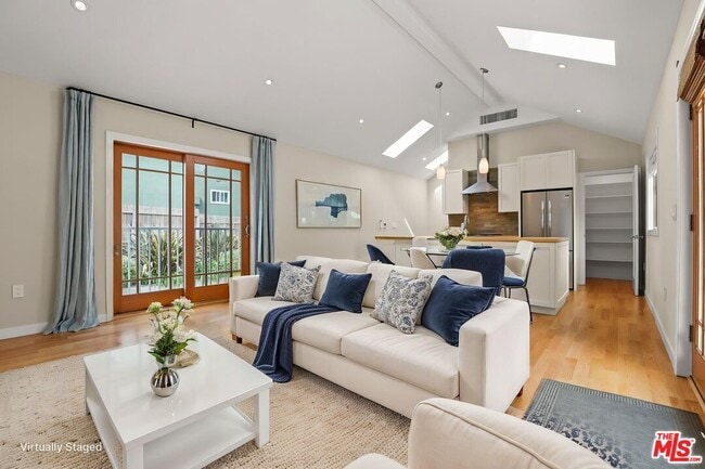 Photo - 652 Kensington Rd