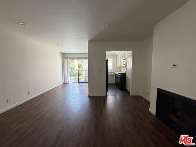 Photo - 1337 N Sierra Bonita Ave Unit 204