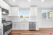 Photo - 14711 Saticoy St