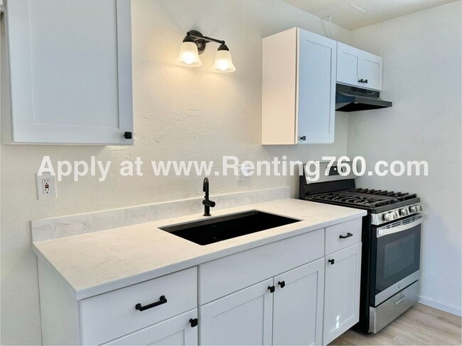 Building Photo - Newly Remodeled 2 Bedroom 1 bathroom Home! Unit 6367 Linda Lee Dr