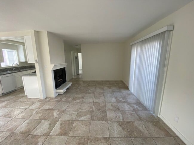 Photo - major8112 Unit D