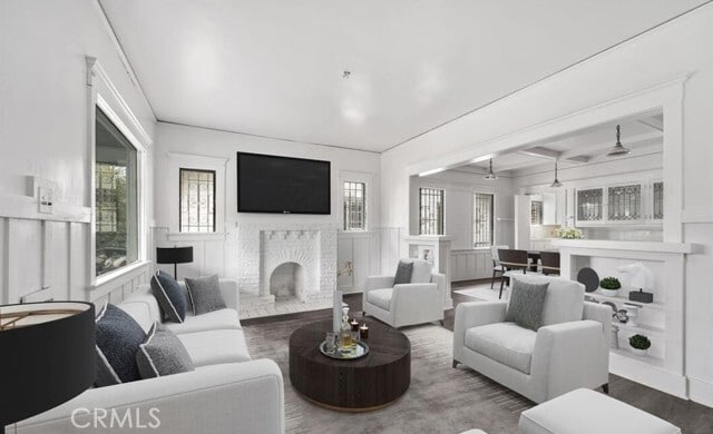 Photo - 454 W 59th Pl