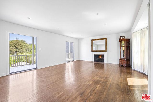 Photo - 2411 St George St