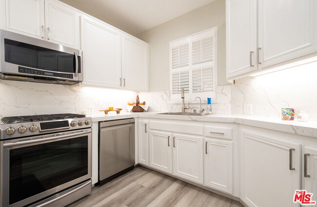 Photo - 596 Fenwick Way Unit B