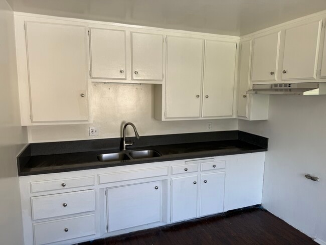 Building Photo - 15116 Studebaker Rd Unit 7