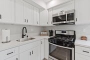 Full kitchen - 6036 W 75th St House