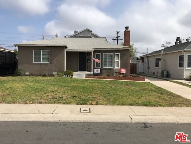 Photo - 6607 W 87th St House