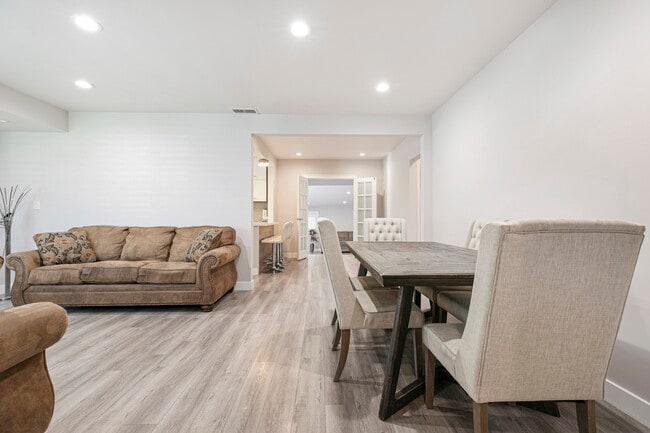 Photo - 1527 N Screenland Dr