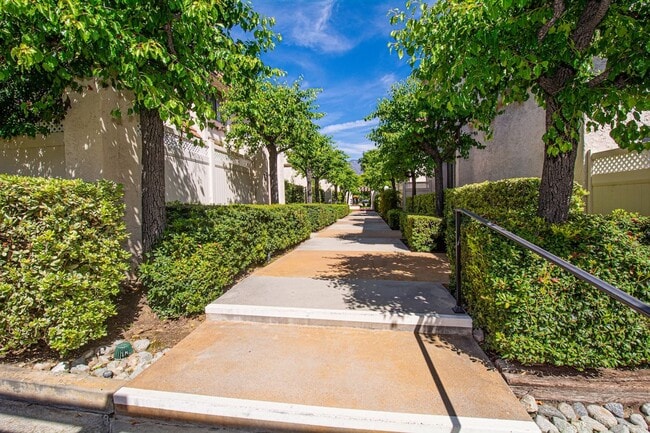 Photo - 848 W Huntington Dr