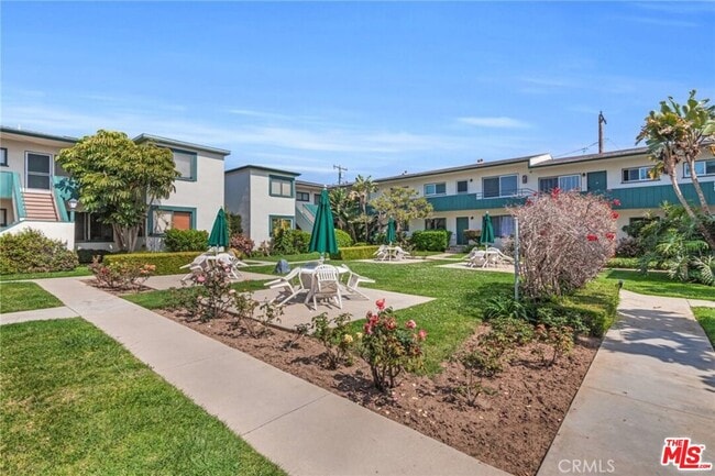 Photo - 2033 Euclid St Unit 6