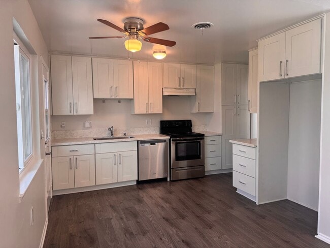 Building Photo - Charming RE-MODELED 3 bed / 2 bath home