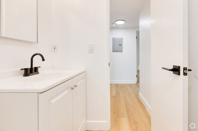 Building Photo - 3296 Franklin Ave Unit #9 Rental