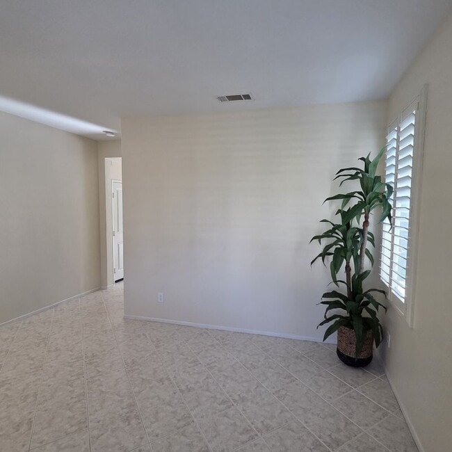 Photo - 61 Dovecreek