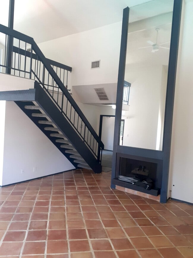 Building Photo - 18433 Hatteras St Unit 306