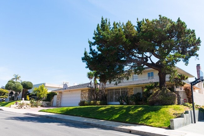 Photo - Los Feliz/Hollywood Hills AMAZING 6 Bed/4 Bath/Pool Luxury Home for Lease!