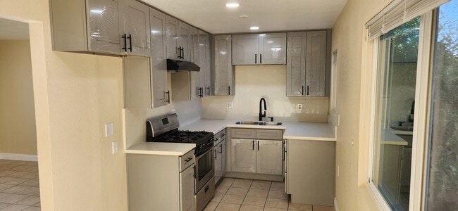 Photo - 1131 W Highland St Unit E