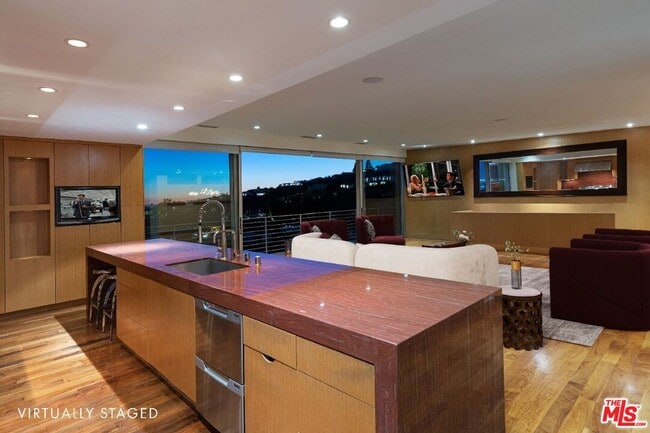 Photo - 8825 Hollywood Blvd