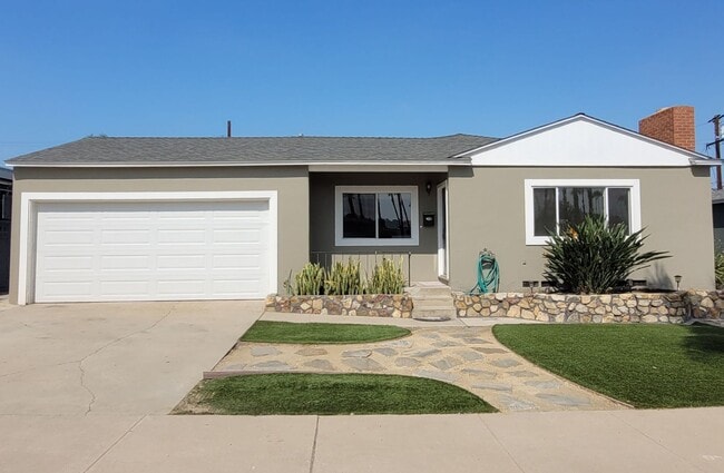 Building Photo - El Cajon Beauty Rental
