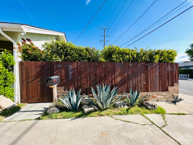 Photo - 5251 Auckland Ave