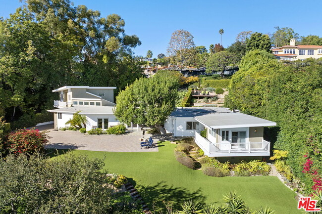 Photo - 11215 Sunset Blvd