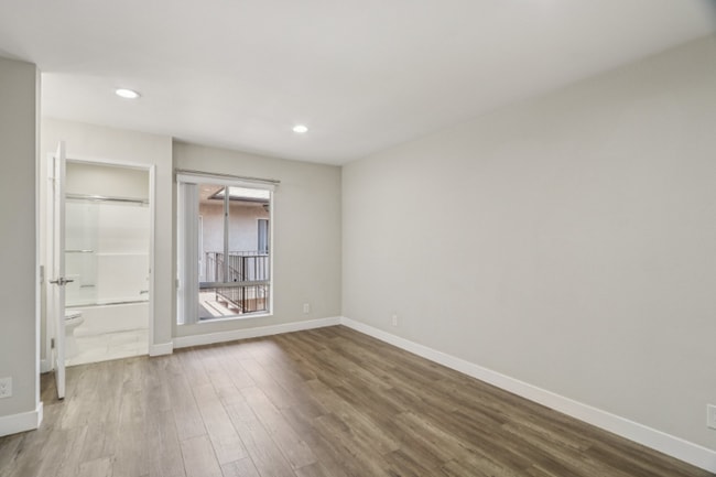 Photo - 626 E Verdugo Ave Unit C