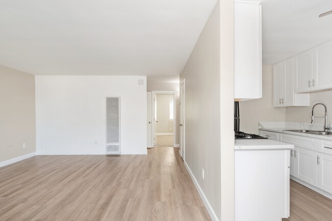 Plan B, 2 Bed / 1 Bath, 738 Sq. Ft. - NC18 Apartments