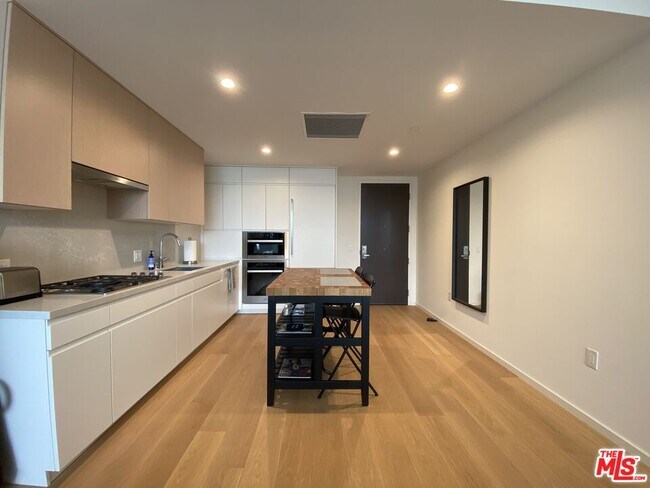 Photo - 877 Francisco St Unit 2407