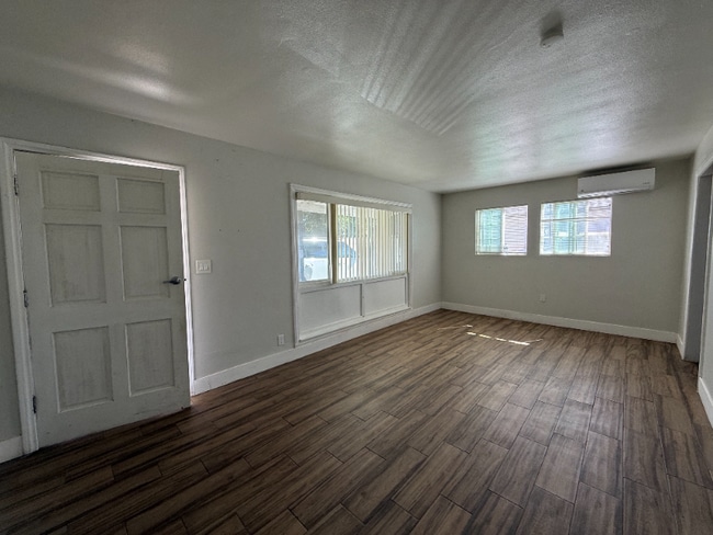 Photo - 924 W Chestnut Ave Unit 1/2