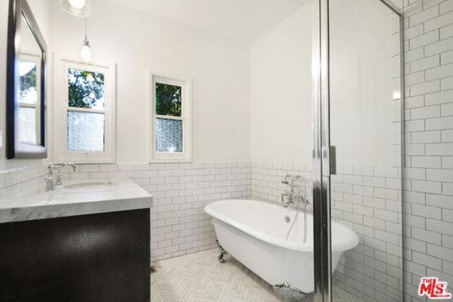 Building Photo - 918 N Genesee Ave Rental