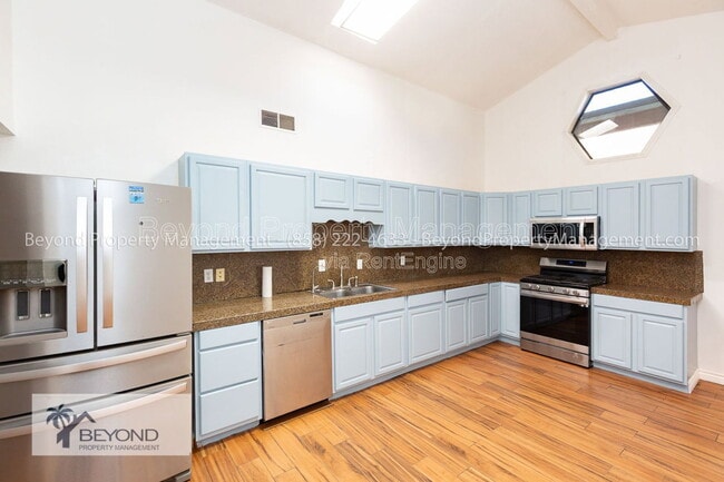 Photo - 904 Harbison Pl