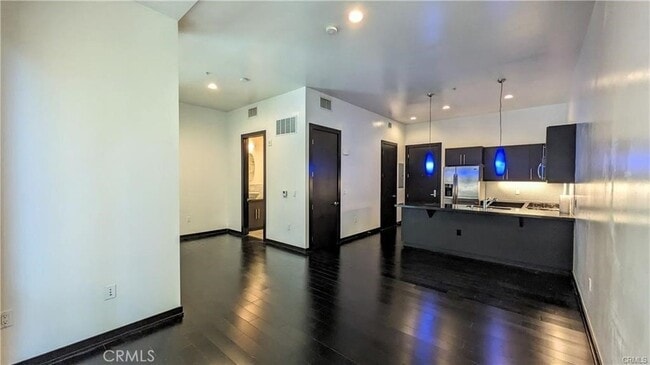 Photo - 655 S Hope St