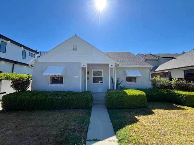 AVAILABLE NOW! 3+2 w/bonus room + applianc... - AVAILABLE NOW! 3+2 w/bonus room + applianc... House