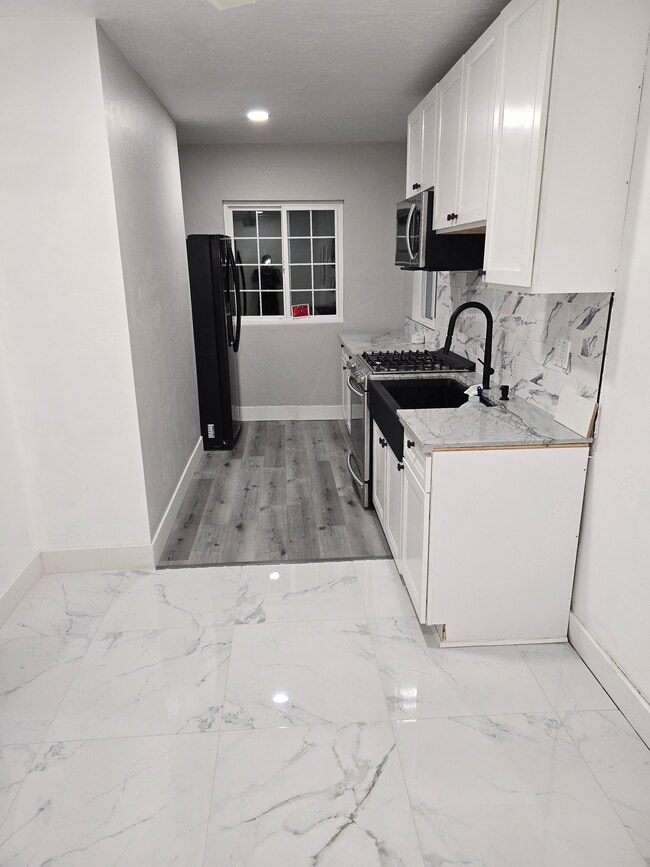Photo - 1429 Gowin St Unit Apt B