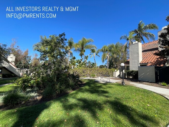 Building Photo - 313 N Melrose Dr