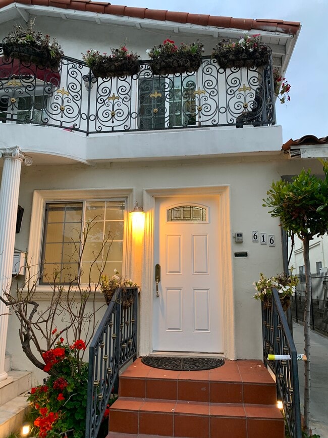 Photo - 616 N Sycamore Ave