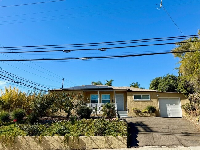 Photo - 3 Bedroom 1 bath single story home with solar!
