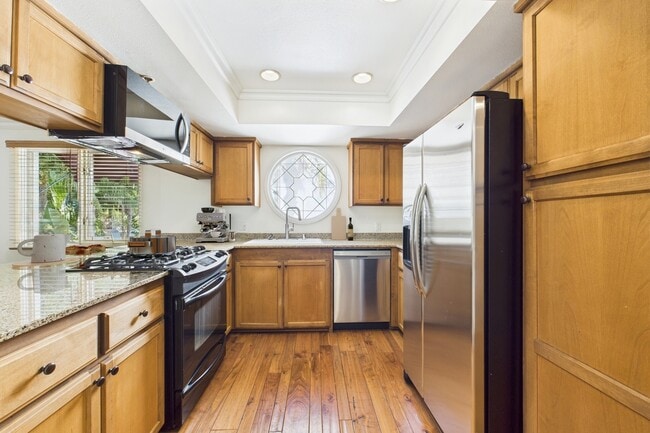 Building Photo - North Harper House