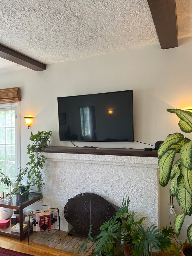 Photo - 736 S Genesee Ave