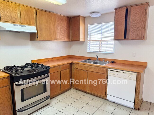 Photo - Spacious 2 Bed 1 Bath Home With Indoor Lau... Unit C - 5827 Bagley Ave