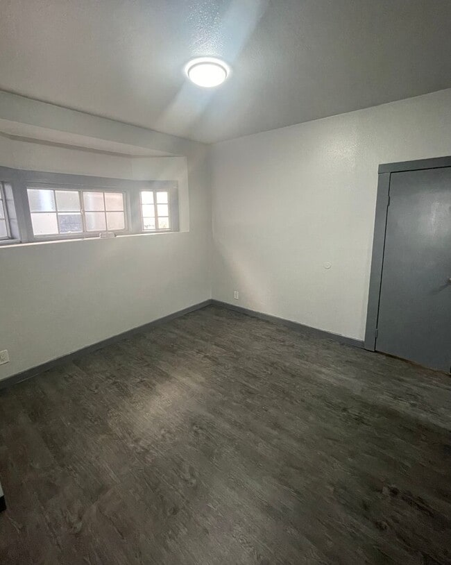 Photo - Move in Ready! 1 Bed + 1 Bath + Bonus Room for office! Unit 914