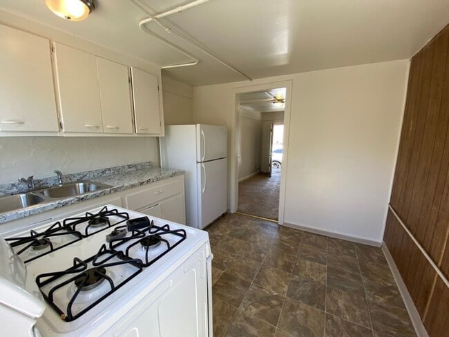 Photo - cla215* Unit 130a