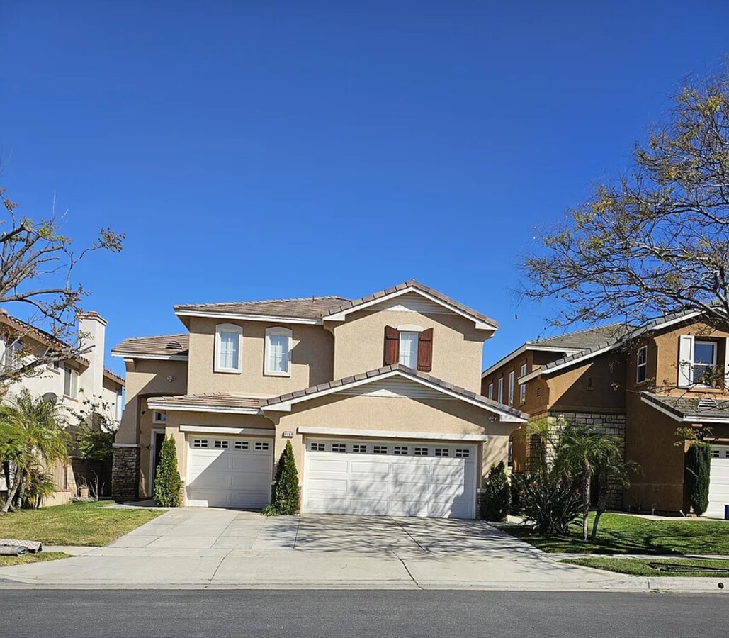 Beautiful 5 bedroom, 3 bathroom home in Eagle Glen neighborhood..Located near schools, shopping, gol - 4469 Driving Range Rd House