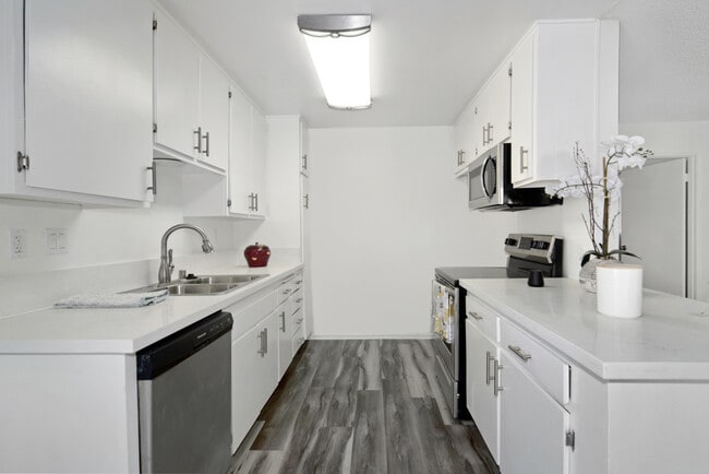 Photo - Zelzah Apartments