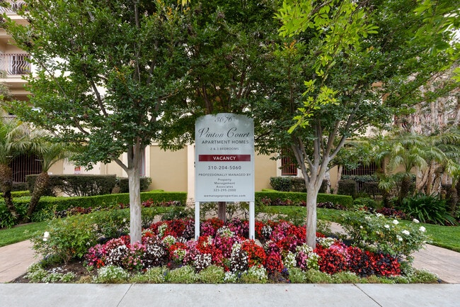 Building Sign - Vinton Court - H63 Apartments